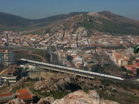 El AVE a su paso por Puertollano